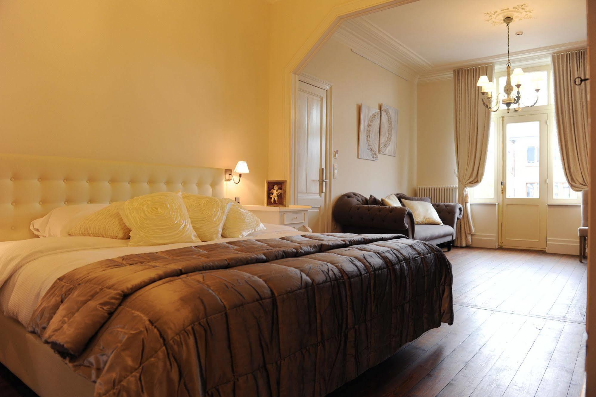 Charmehotel Villa Saporis Хасселт Экстерьер фото